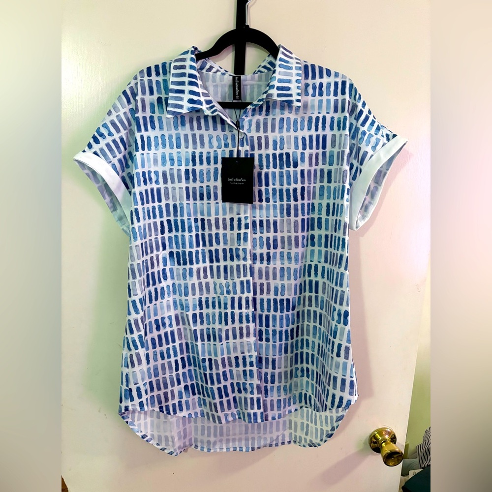 JustFashionNow Blue Watercolor-Look Patterned Women's Top Size XXL NWT